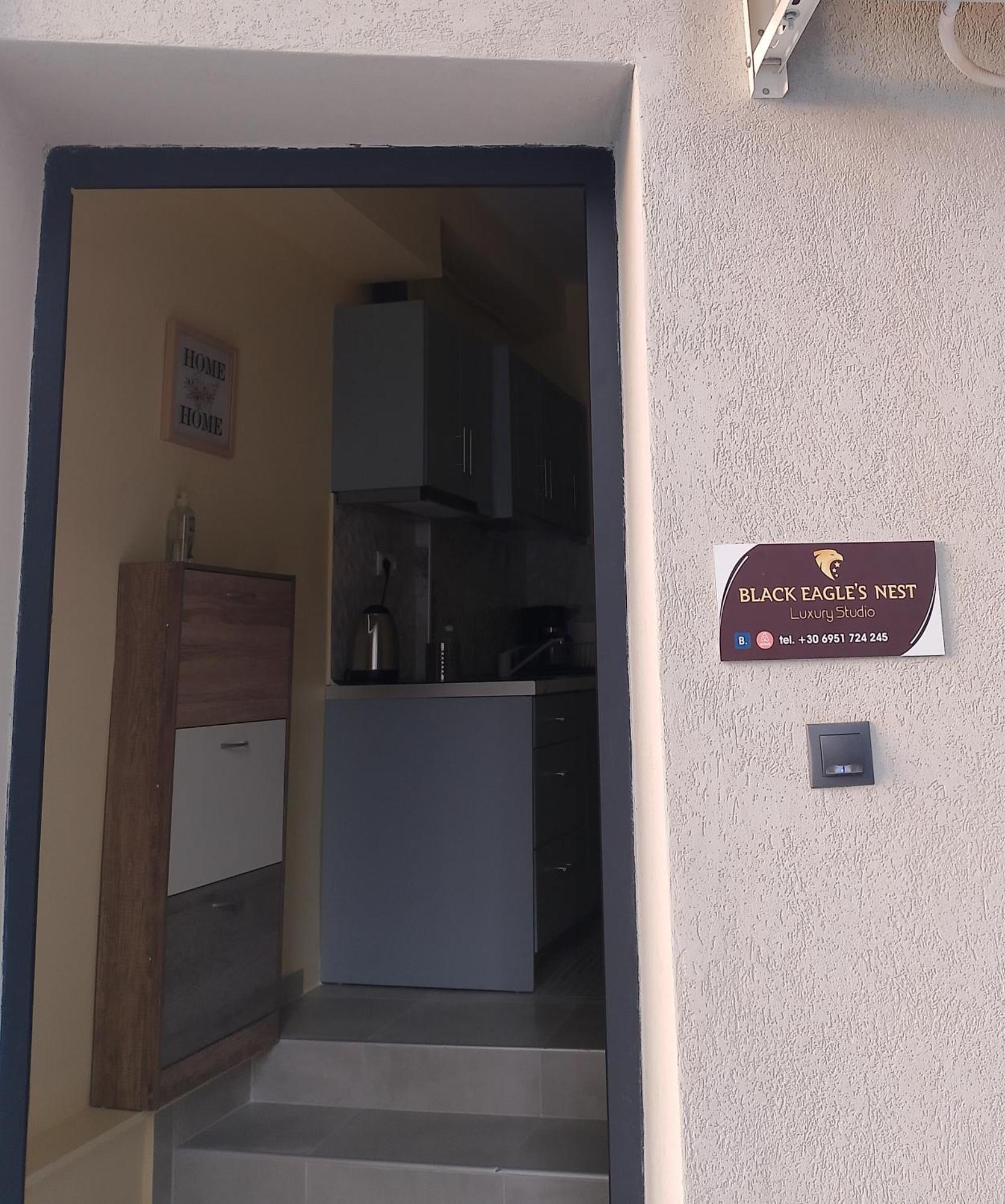 Black Eagle'S Nest Drama Exterior photo